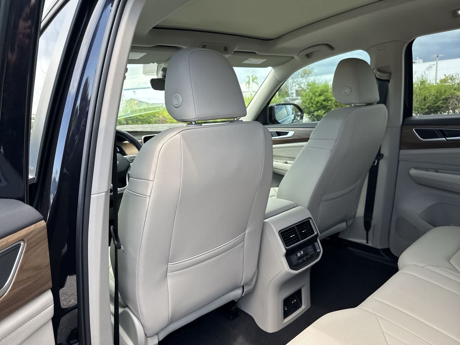 Volkswagen Atlas 2.0T SE con tecnología 2026