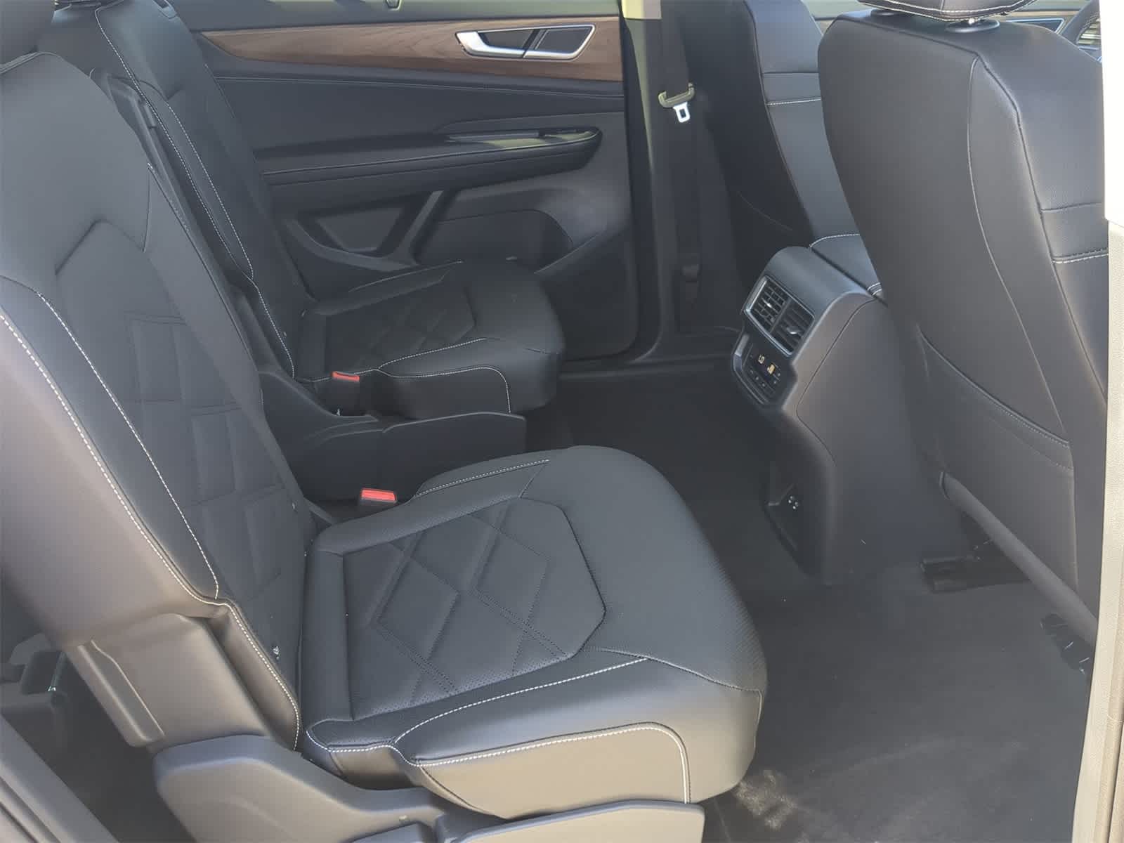 Volkswagen Atlas 2.0T SE con tecnología 2026