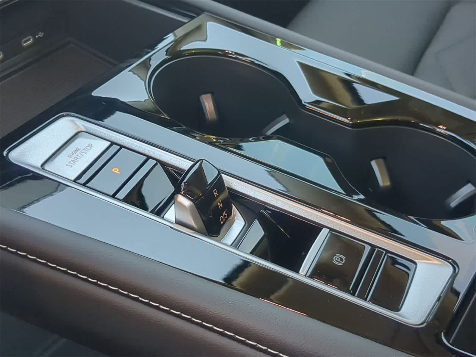 Volkswagen Atlas 2.0T SE con tecnología 2026