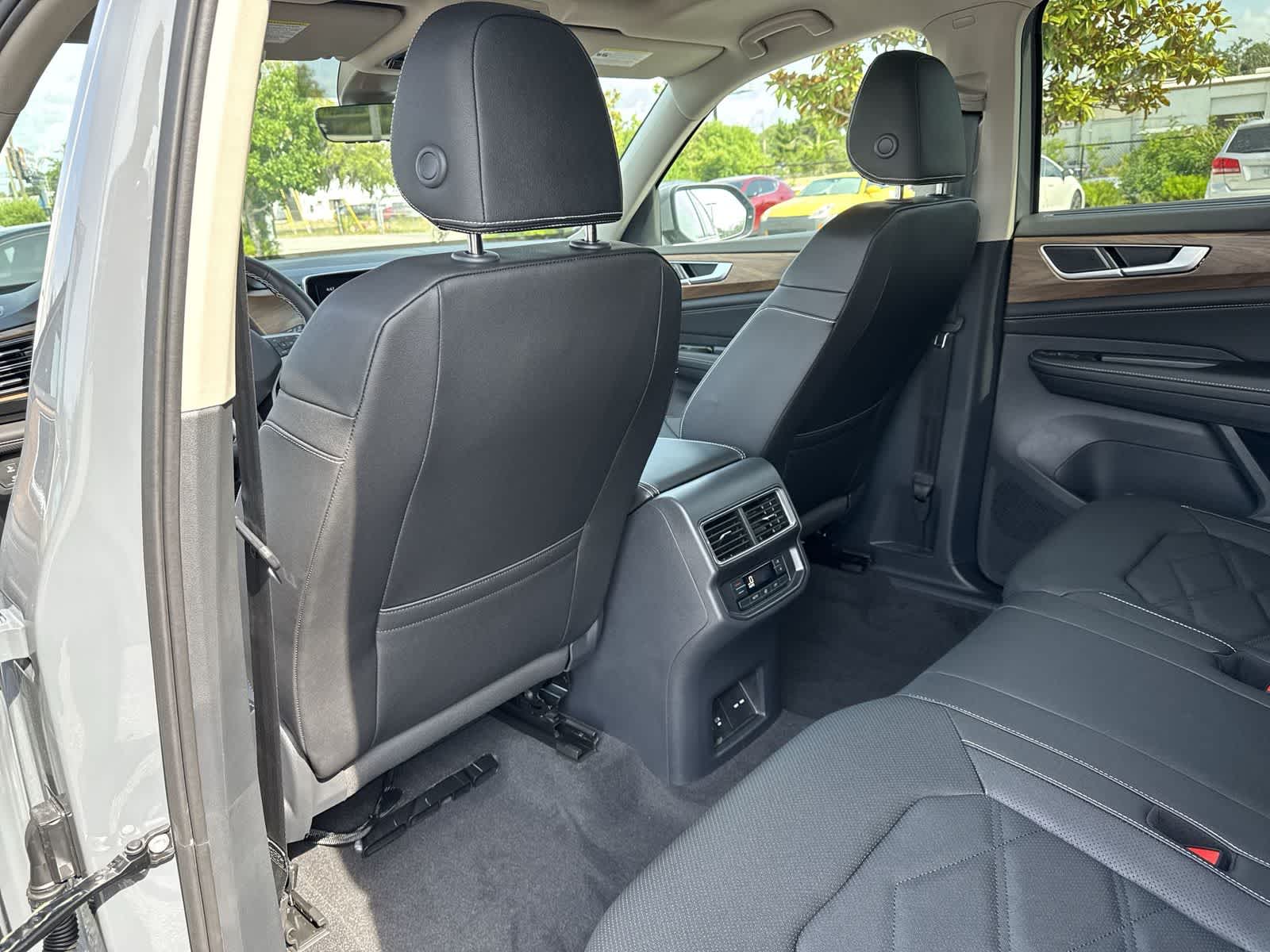 Volkswagen Atlas 2.0T SE con tecnología 2026