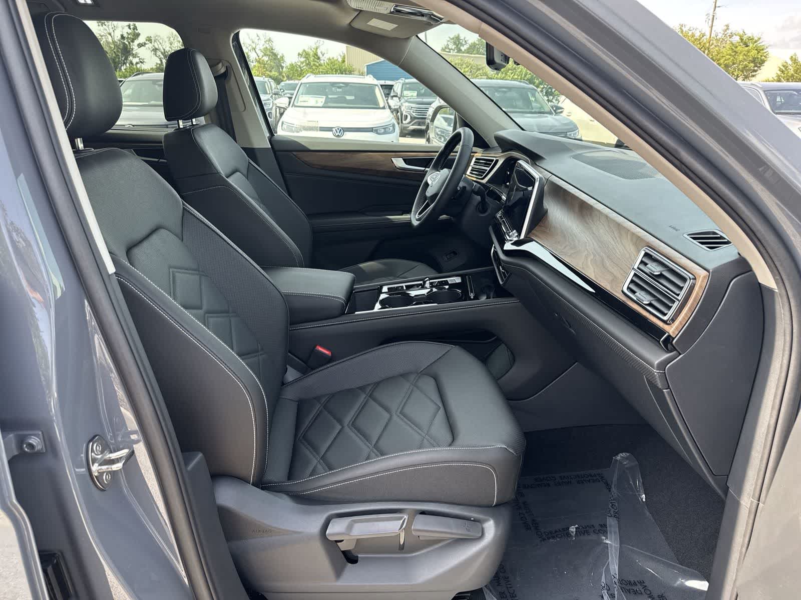 Volkswagen Atlas 2.0T SE con tecnología 2026