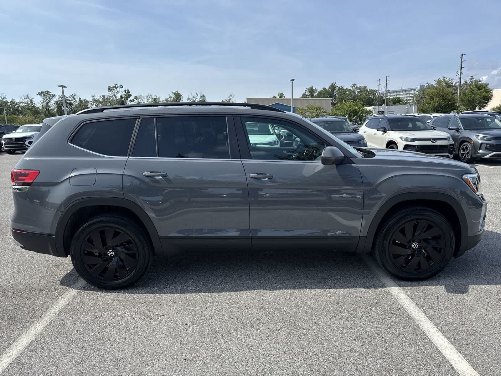 Volkswagen Atlas 2.0T SE con tecnología 2026