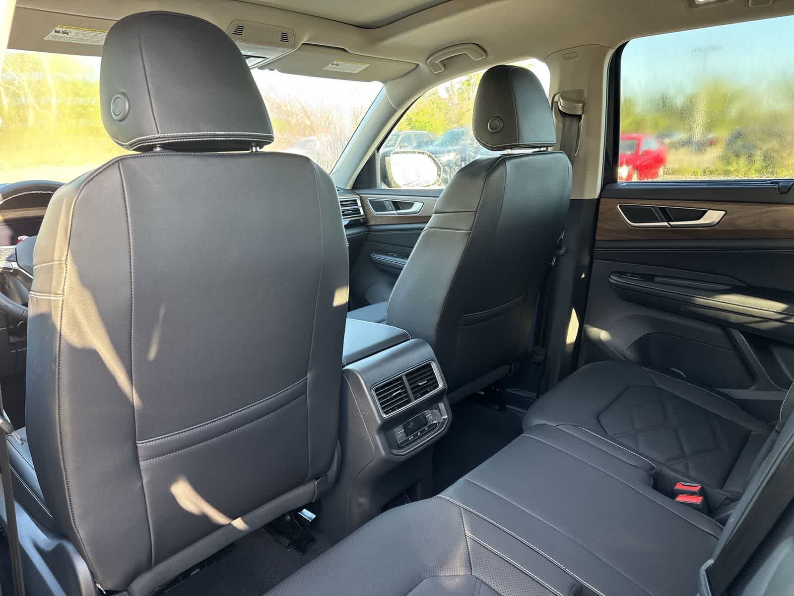 Volkswagen Atlas 2.0T SE con tecnología 2026
