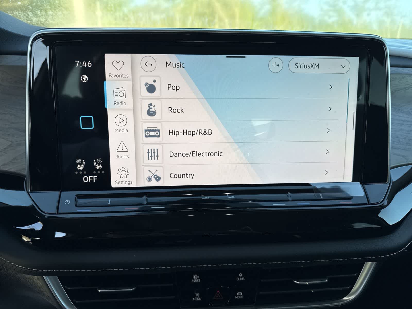 Volkswagen Atlas 2.0T SE con tecnología 2026