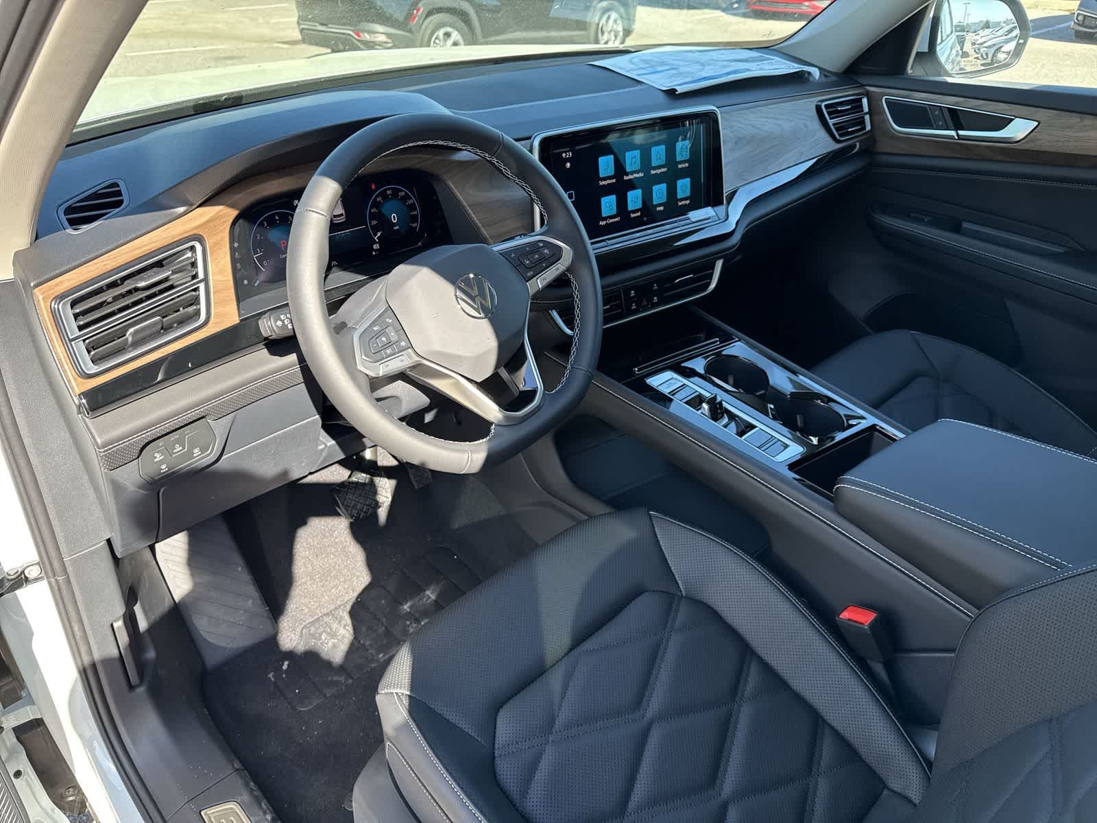 Volkswagen Atlas 2.0T SE con tecnología 2026