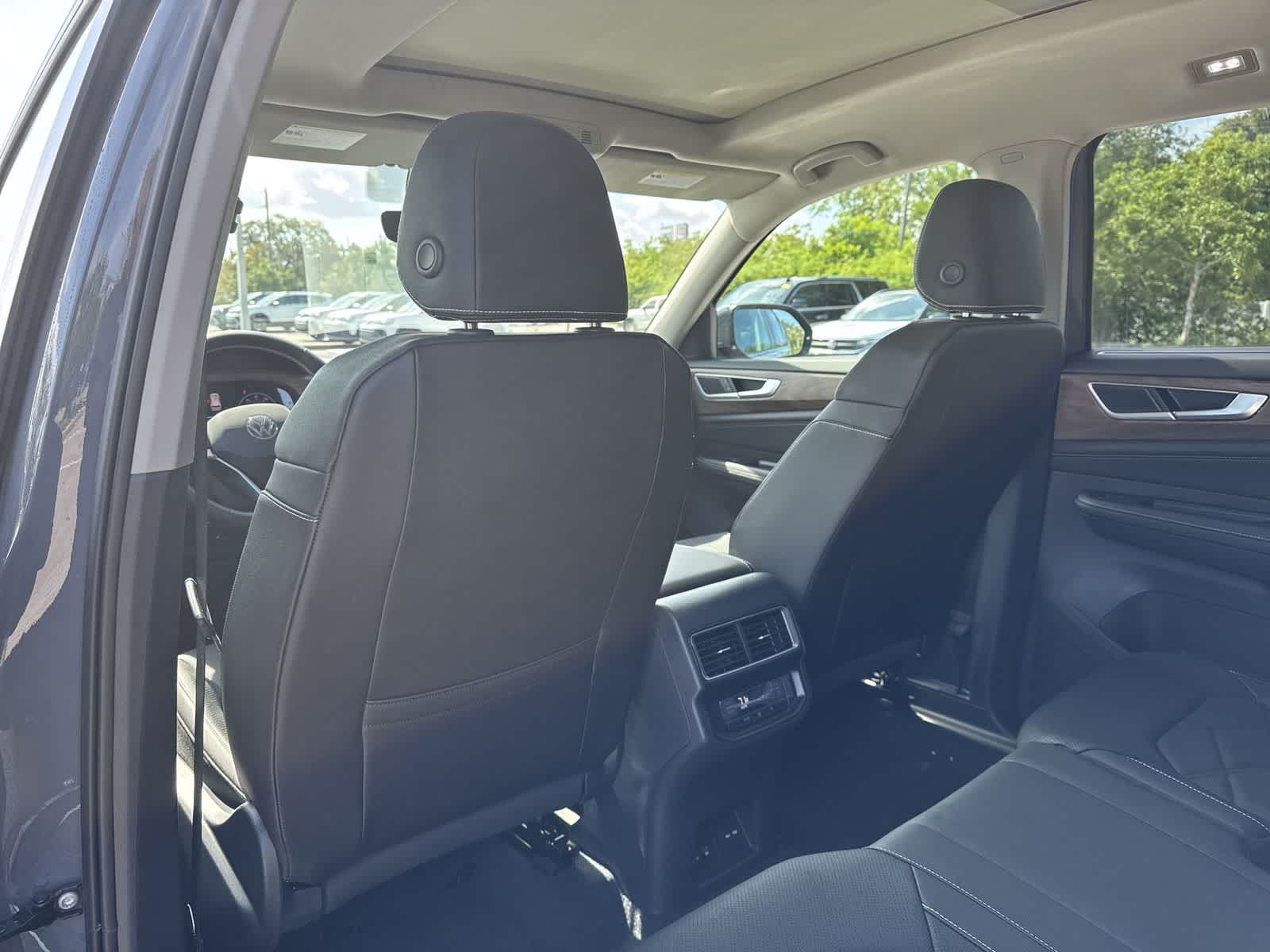 Volkswagen Atlas 2.0T SE con tecnología 2026