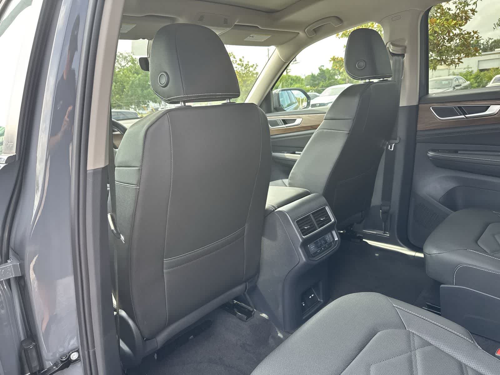 Volkswagen Atlas 2.0T SE con tecnología 2026