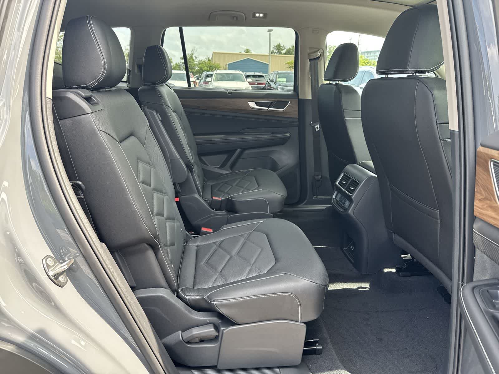 Volkswagen Atlas 2.0T SE con tecnología 2026