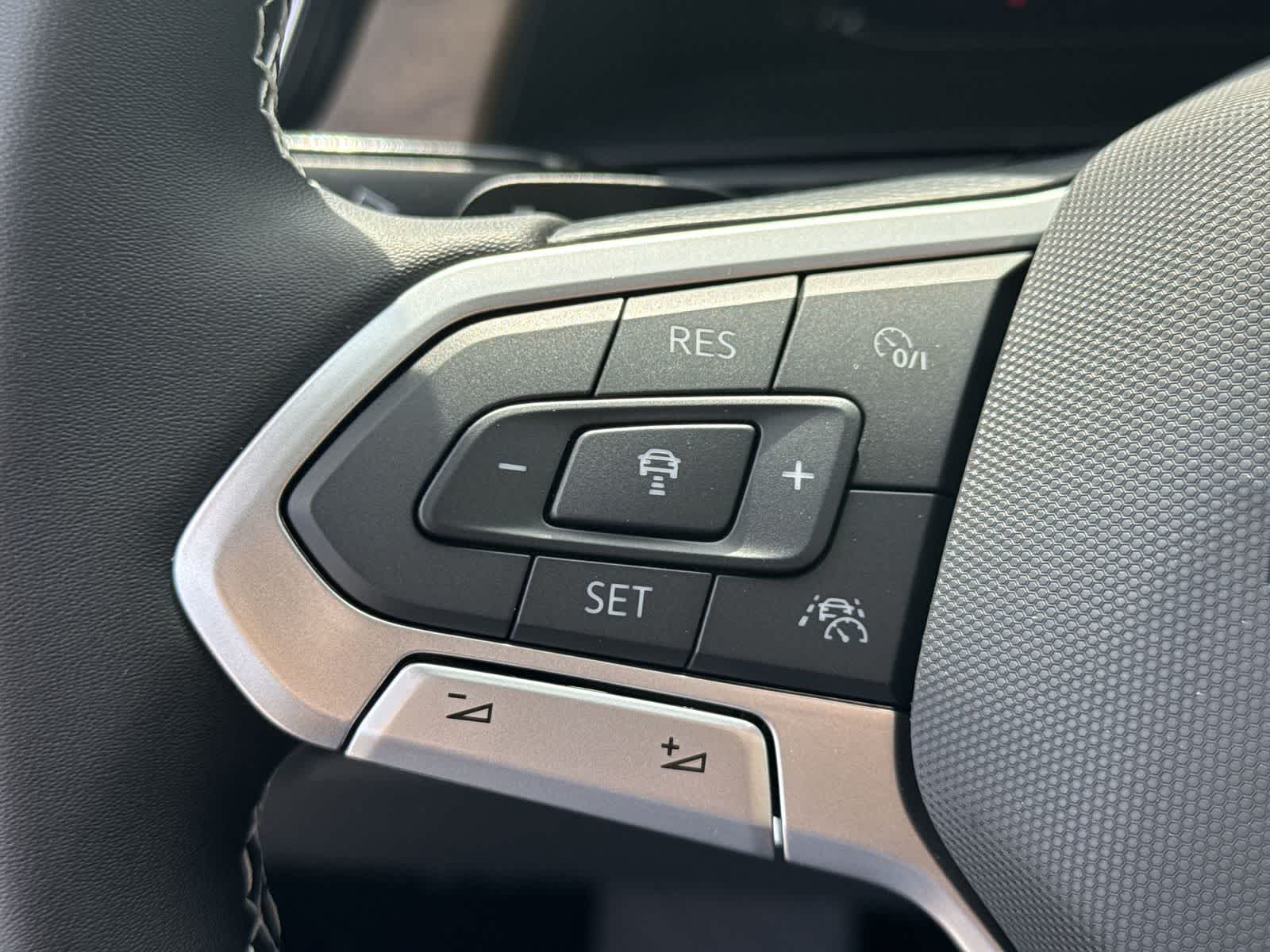Volkswagen Atlas 2.0T SE con tecnología 2026