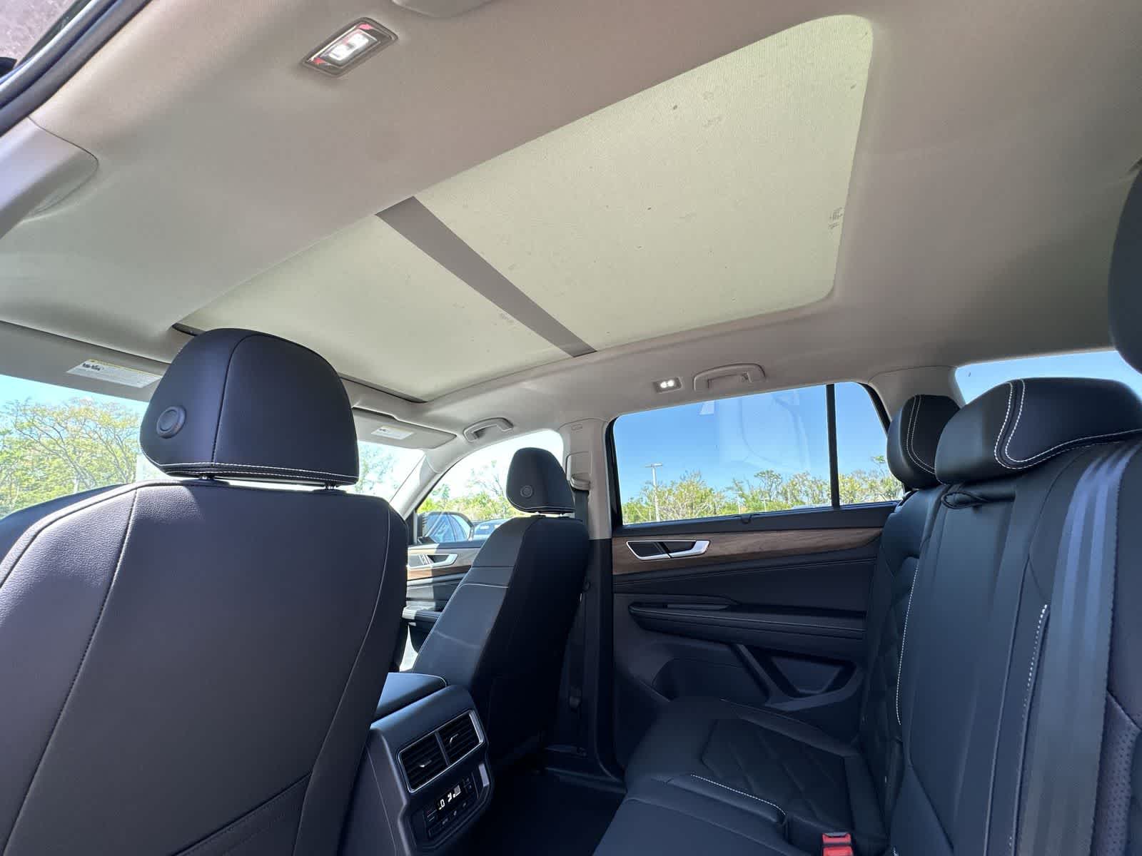 Volkswagen Atlas 2.0T SE con tecnología 2026