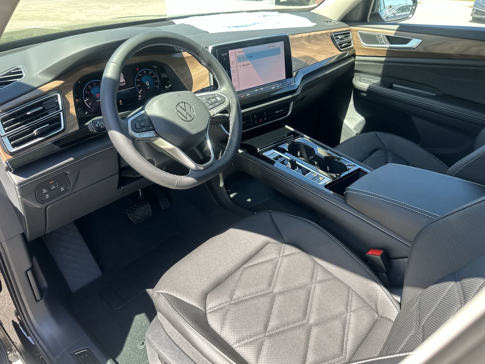 Volkswagen Atlas 2.0T SE con tecnología 2026