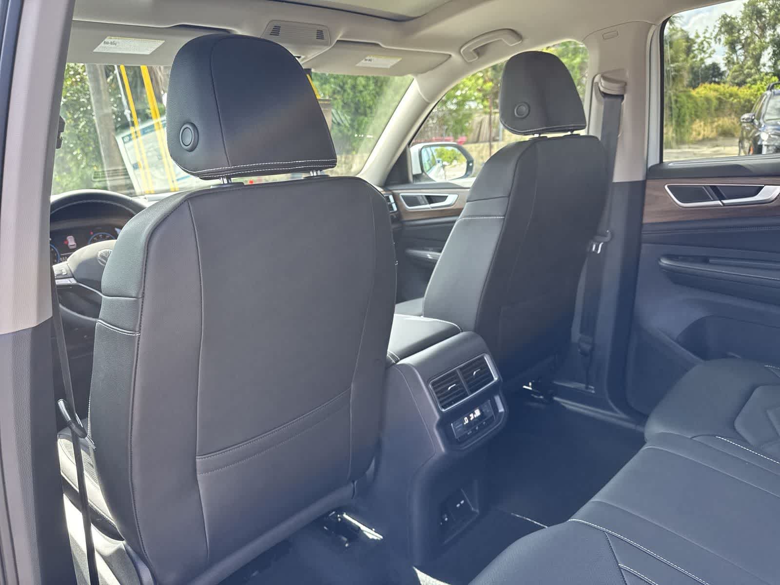 Volkswagen Atlas 2.0T SE con tecnología 2026