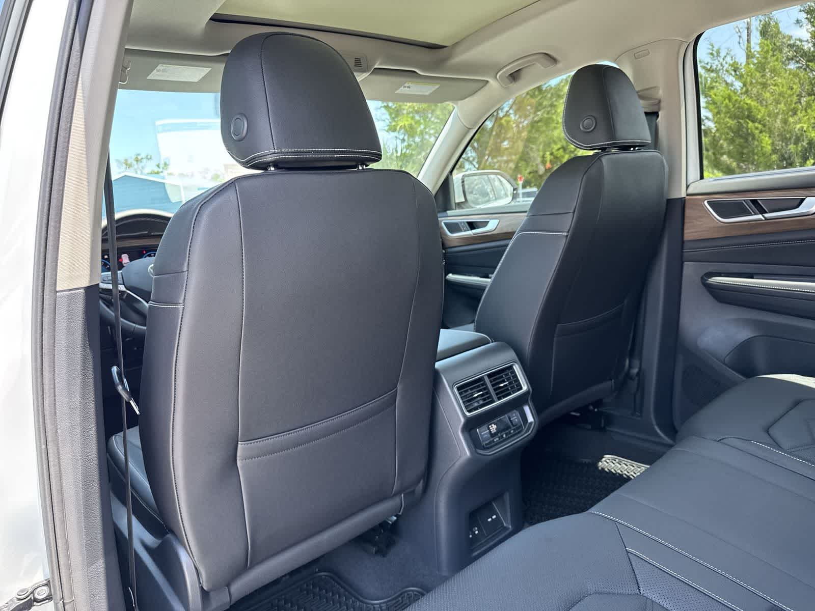 Volkswagen Atlas 2.0T SE con tecnología 2026