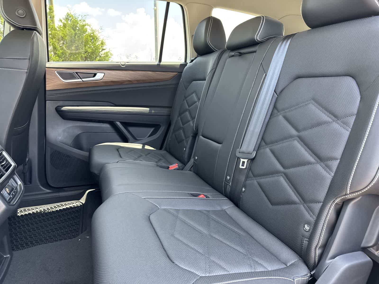 Volkswagen Atlas 2.0T SE con tecnología 2026