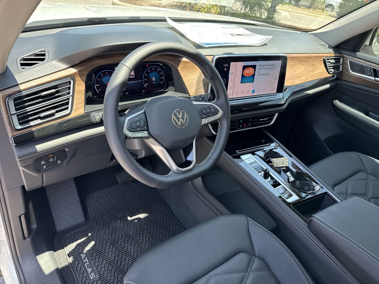 Volkswagen Atlas 2.0T SE con tecnología 2026