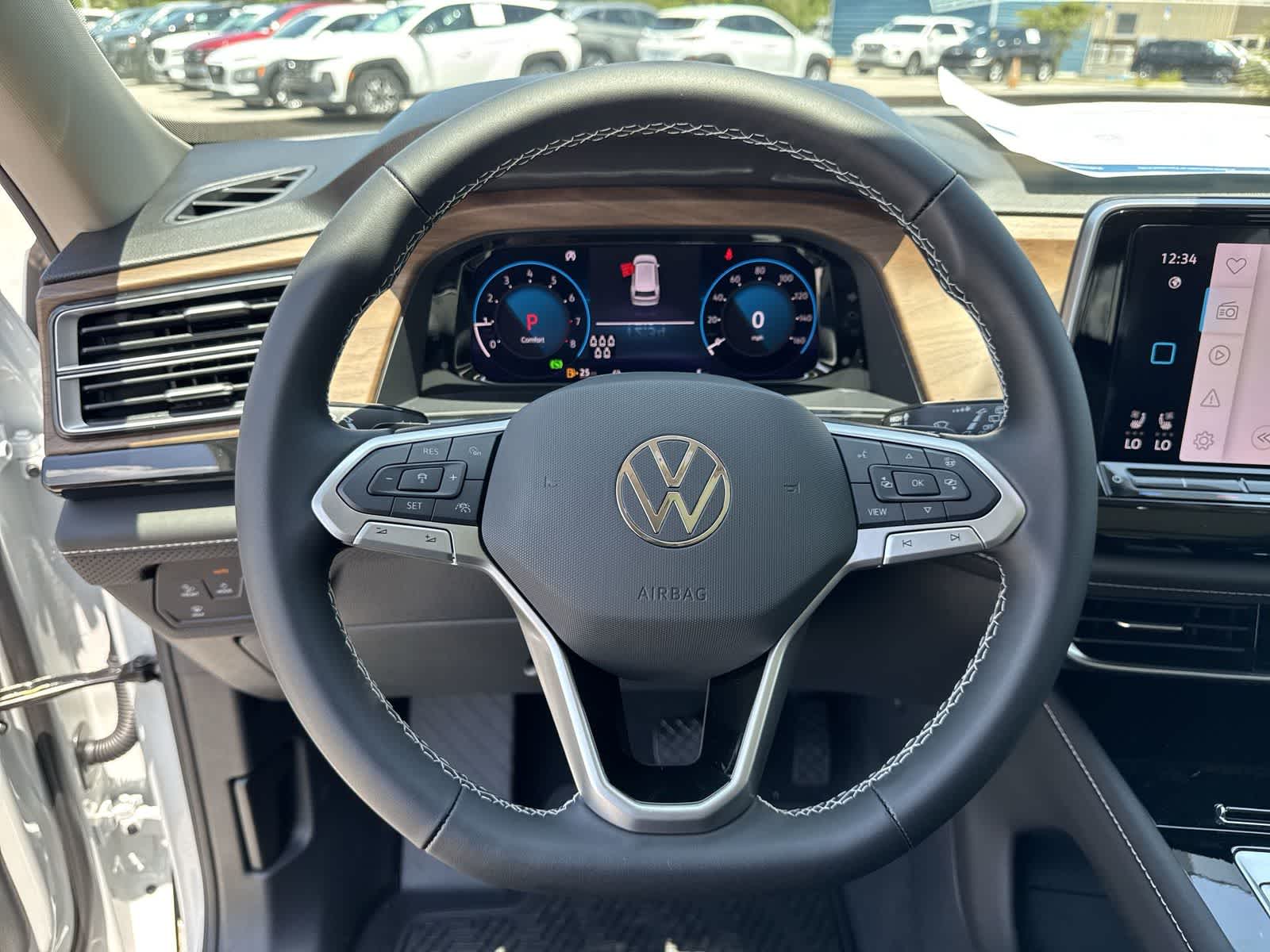 Volkswagen Atlas 2.0T SE con tecnología 2026
