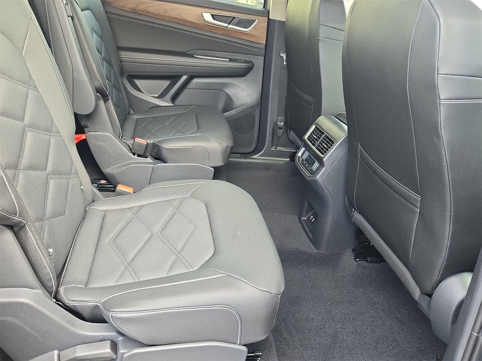 Volkswagen Atlas 2.0T SE con tecnología 2026