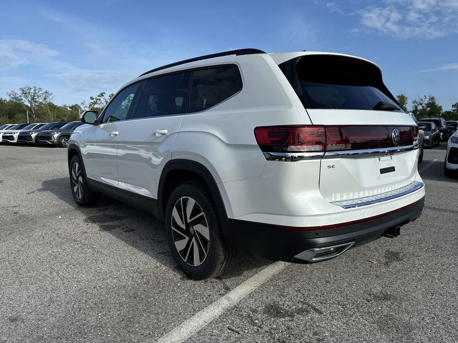 Volkswagen Atlas 2.0T SE con tecnología 2026