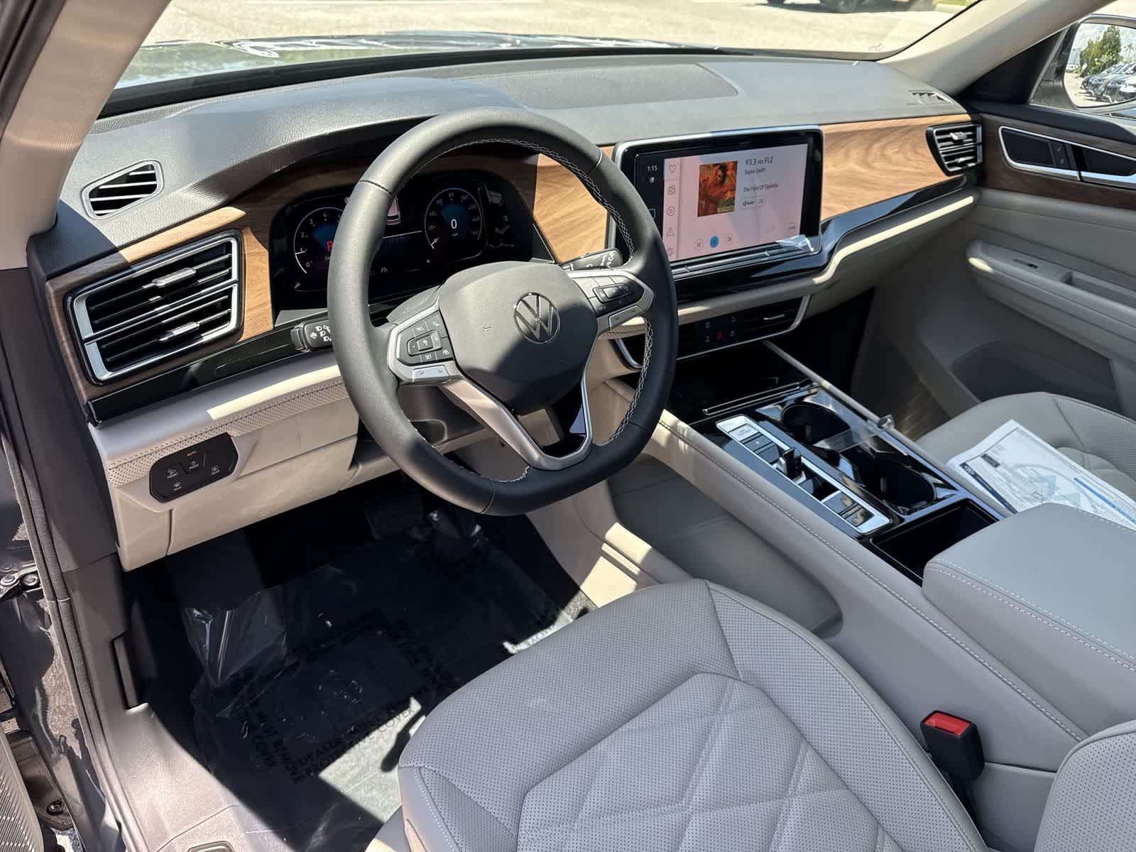 Volkswagen Atlas 2.0T SE con tecnología 2026