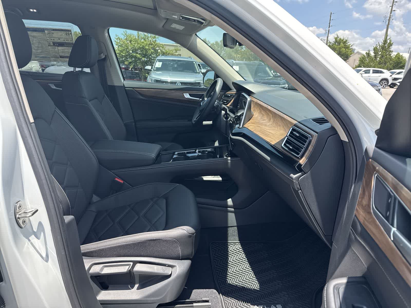 Volkswagen Atlas 2.0T SE con tecnología 2026