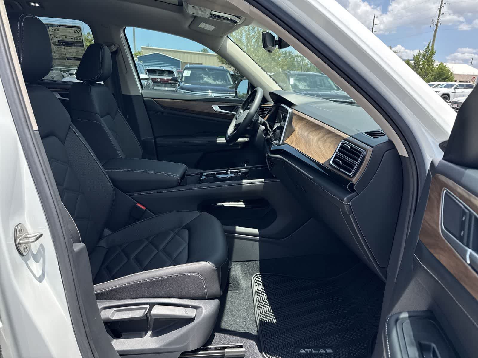 Volkswagen Atlas 2.0T SE con tecnología 2026