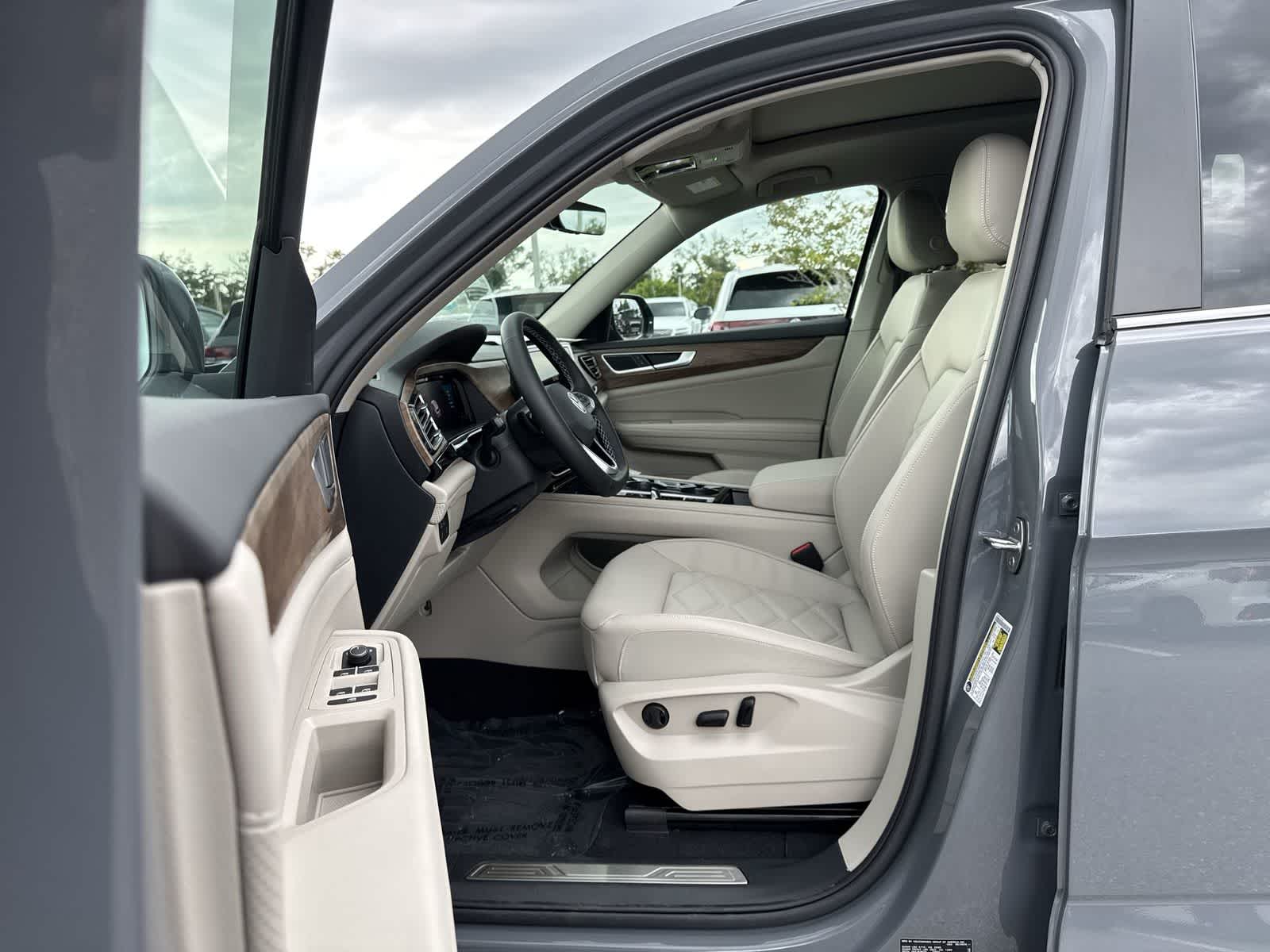 Volkswagen Atlas 2.0T SE con tecnología 2026