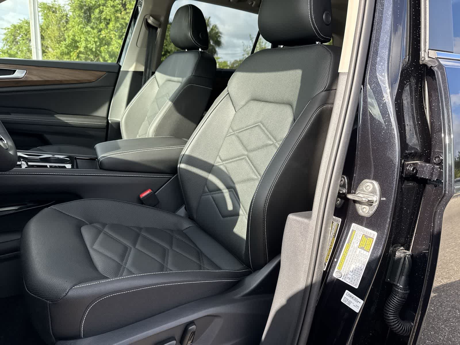 Volkswagen Atlas 2.0T SE con tecnología 2026