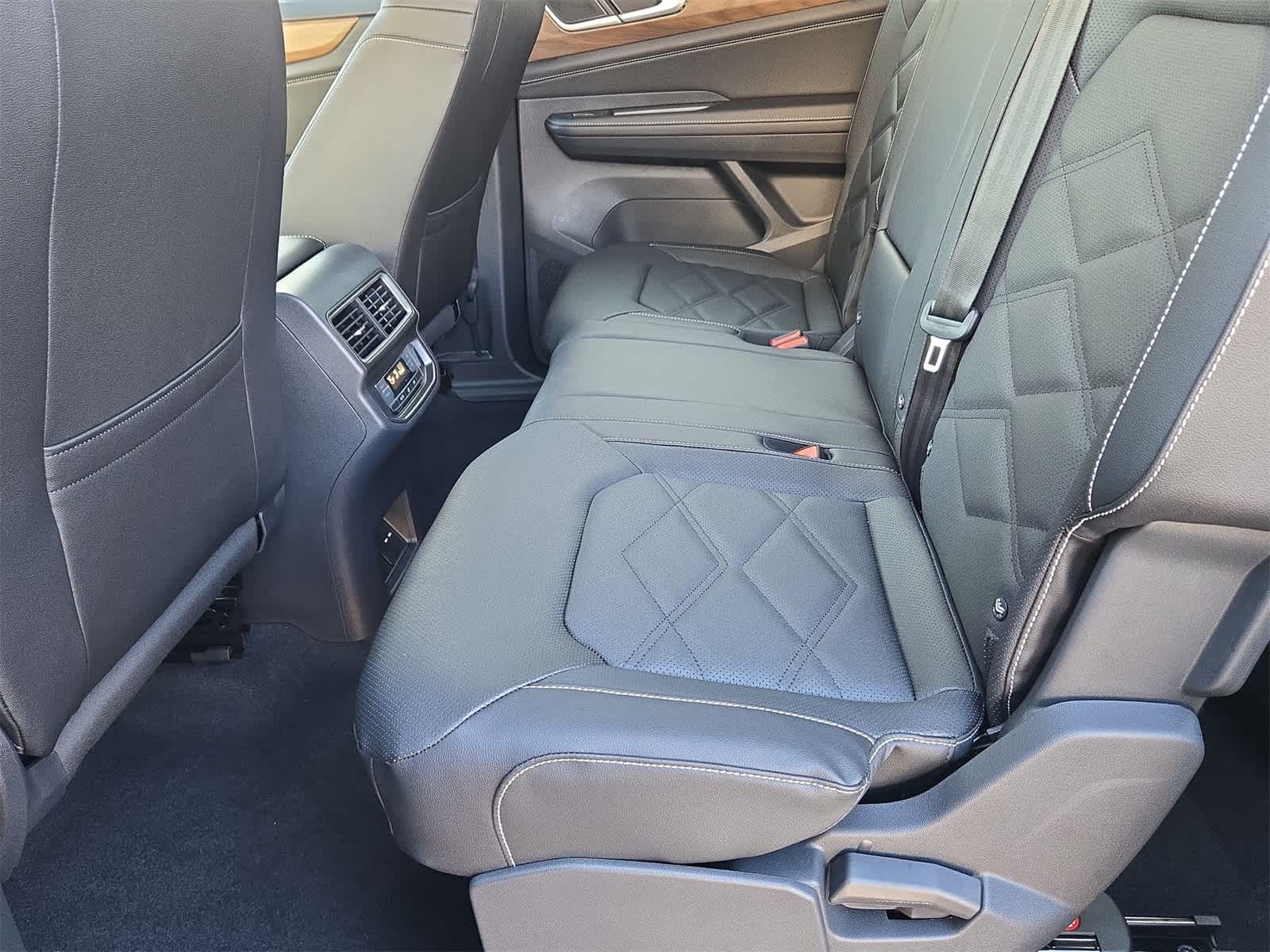 Volkswagen Atlas 2.0T SE con tecnología 2026