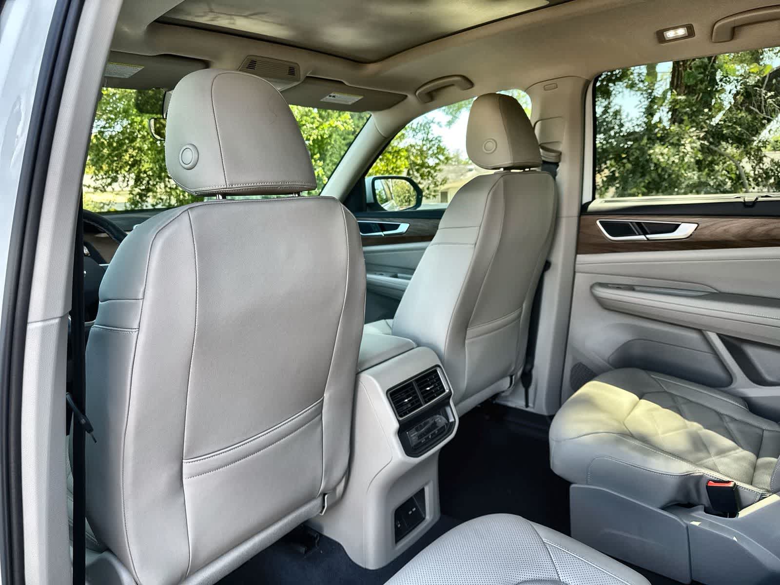 Volkswagen Atlas 2.0T SE con tecnología 2026