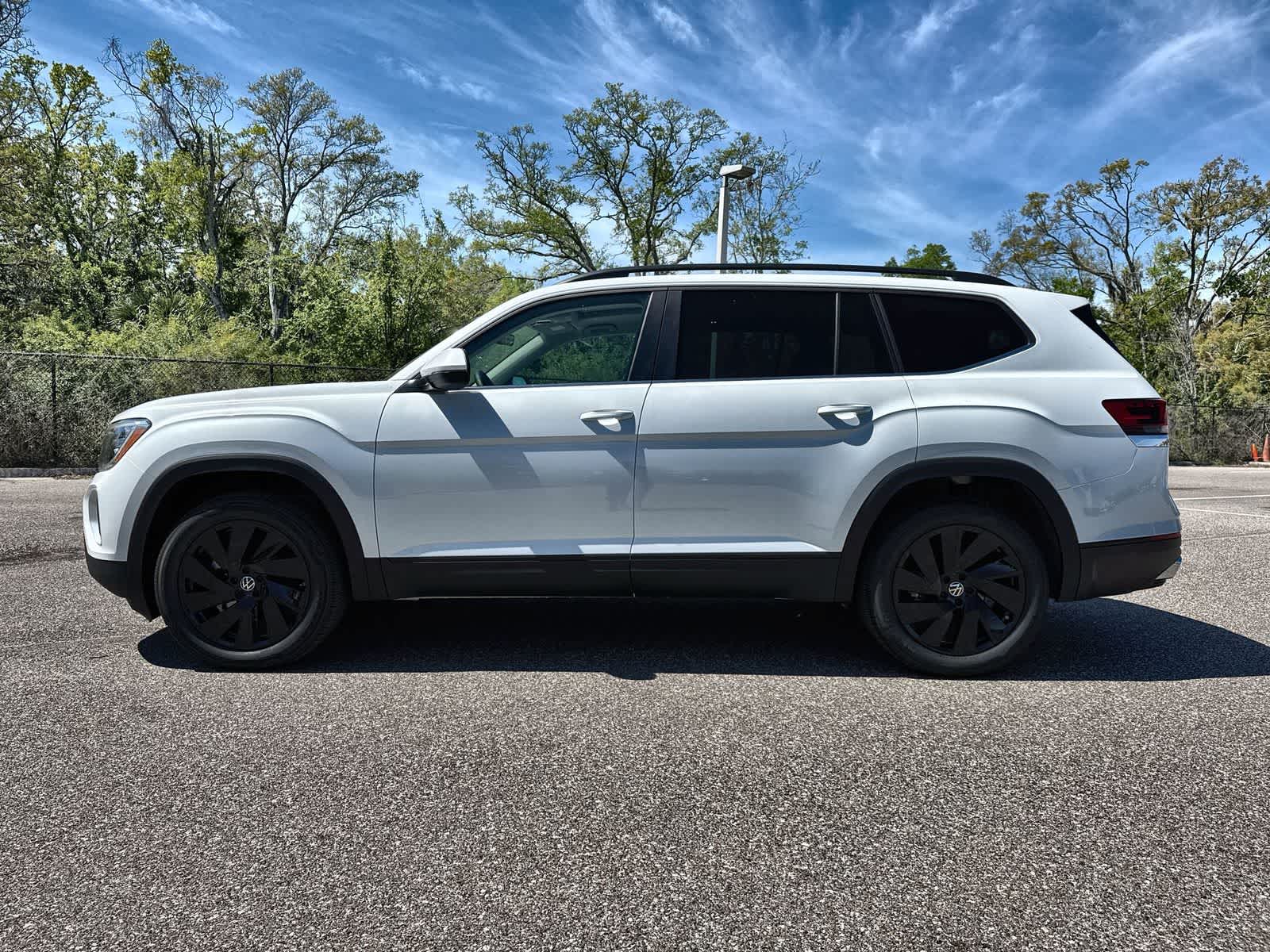 Volkswagen Atlas 2.0T SE con tecnología 2026