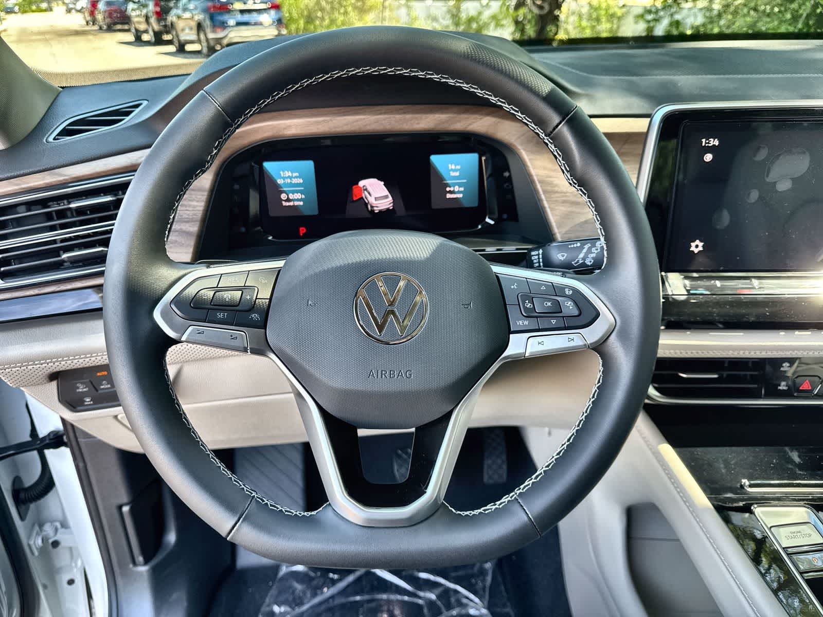Volkswagen Atlas 2.0T SE con tecnología 2026