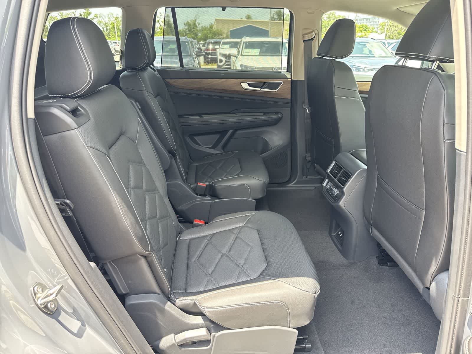 Volkswagen Atlas 2.0T SE con tecnología 2026