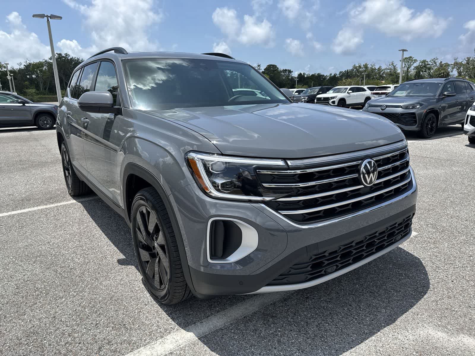 Volkswagen Atlas 2.0T SE con tecnología 2026