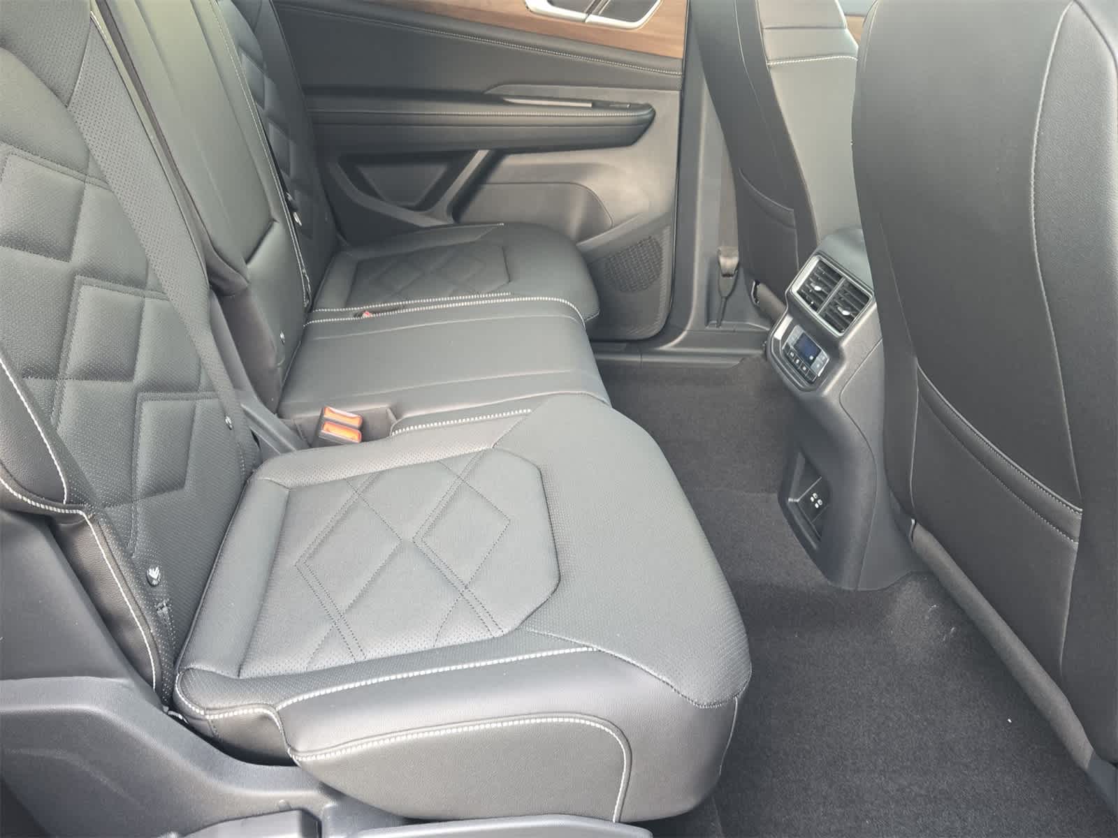 Volkswagen Atlas 2.0T SE con tecnología 2026