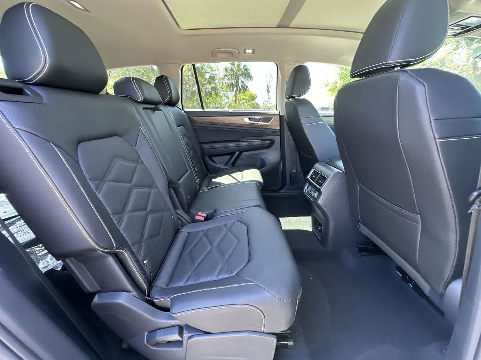 Volkswagen Atlas 2.0T SE con tecnología 2026