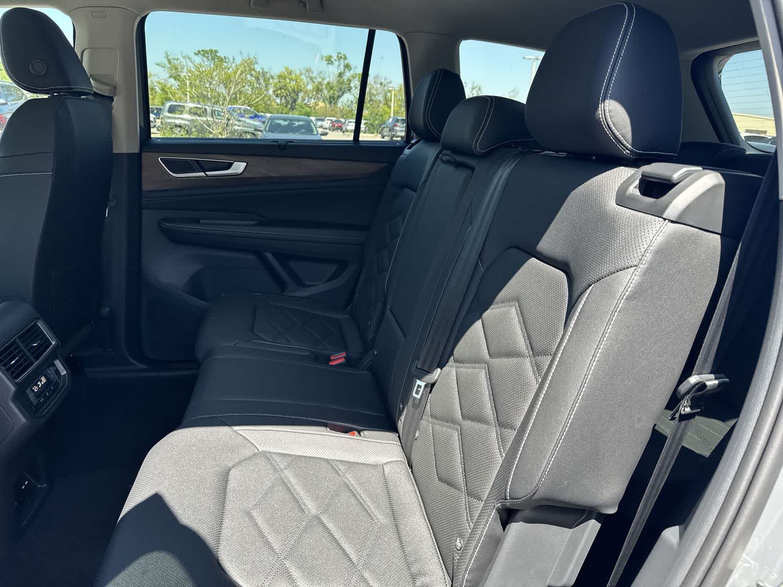 Volkswagen Atlas 2.0T SE con tecnología 2026