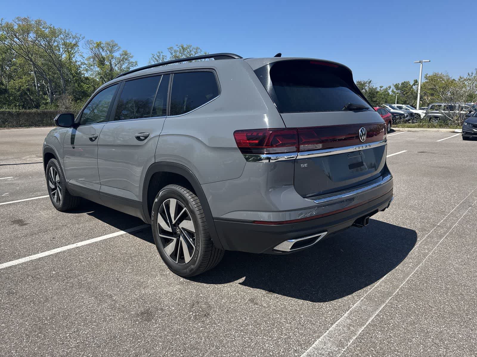 Volkswagen Atlas 2.0T SE con tecnología 2026