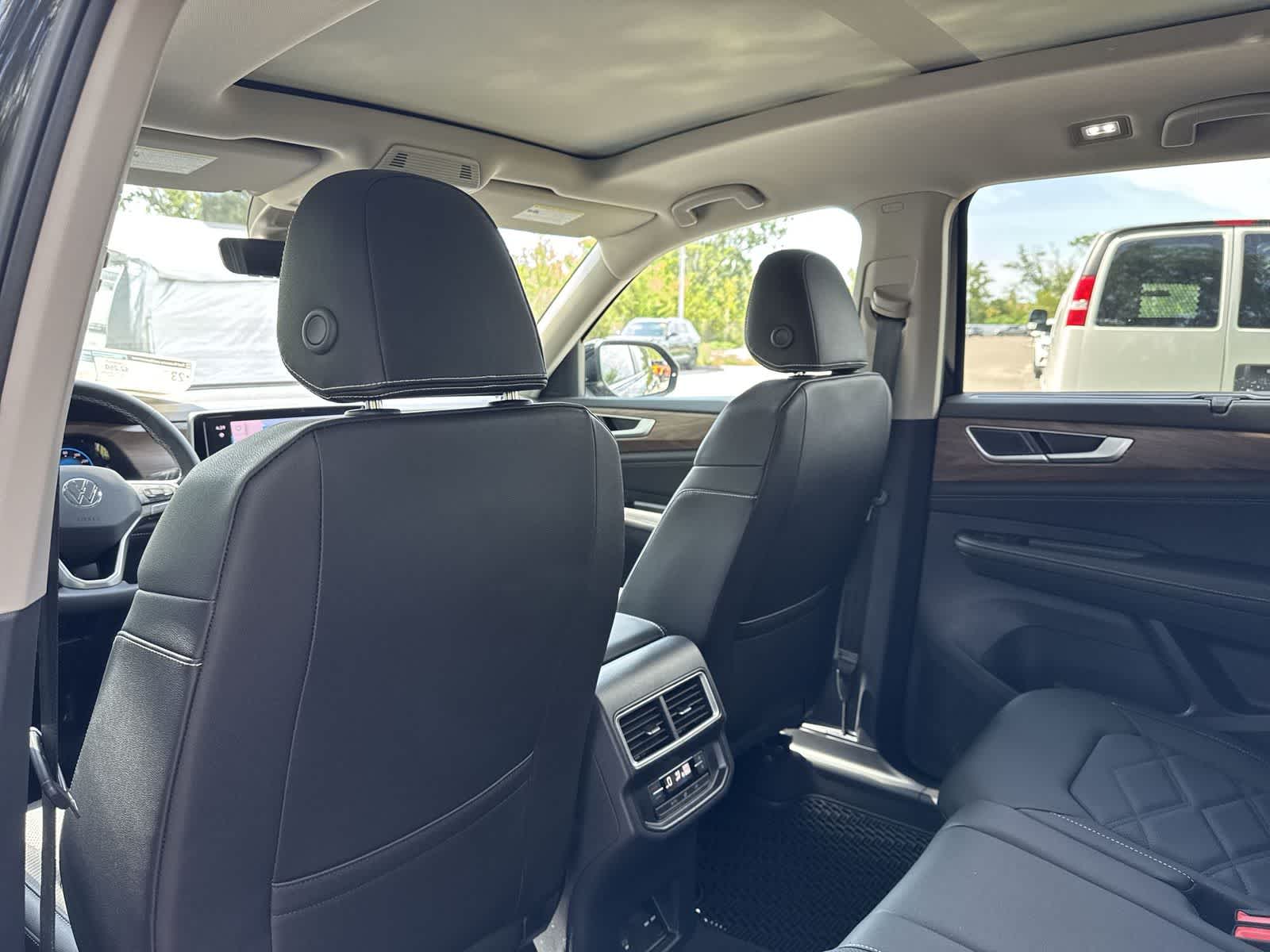 Volkswagen Atlas 2.0T SE con tecnología 2026