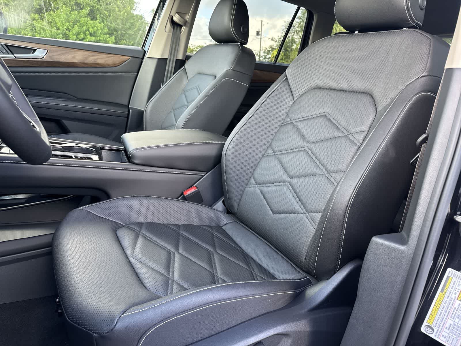 Volkswagen Atlas 2.0T SE con tecnología 2026