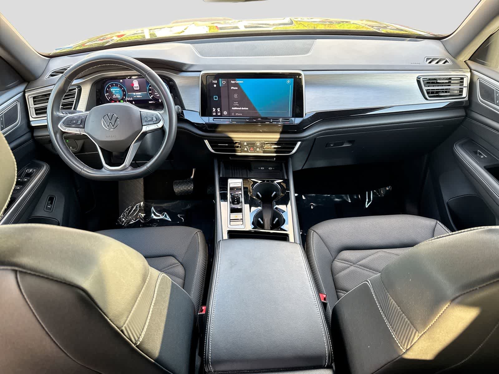 Volkswagen Atlas Cross Sport 2.0T SE con paquete Technology, 2025
