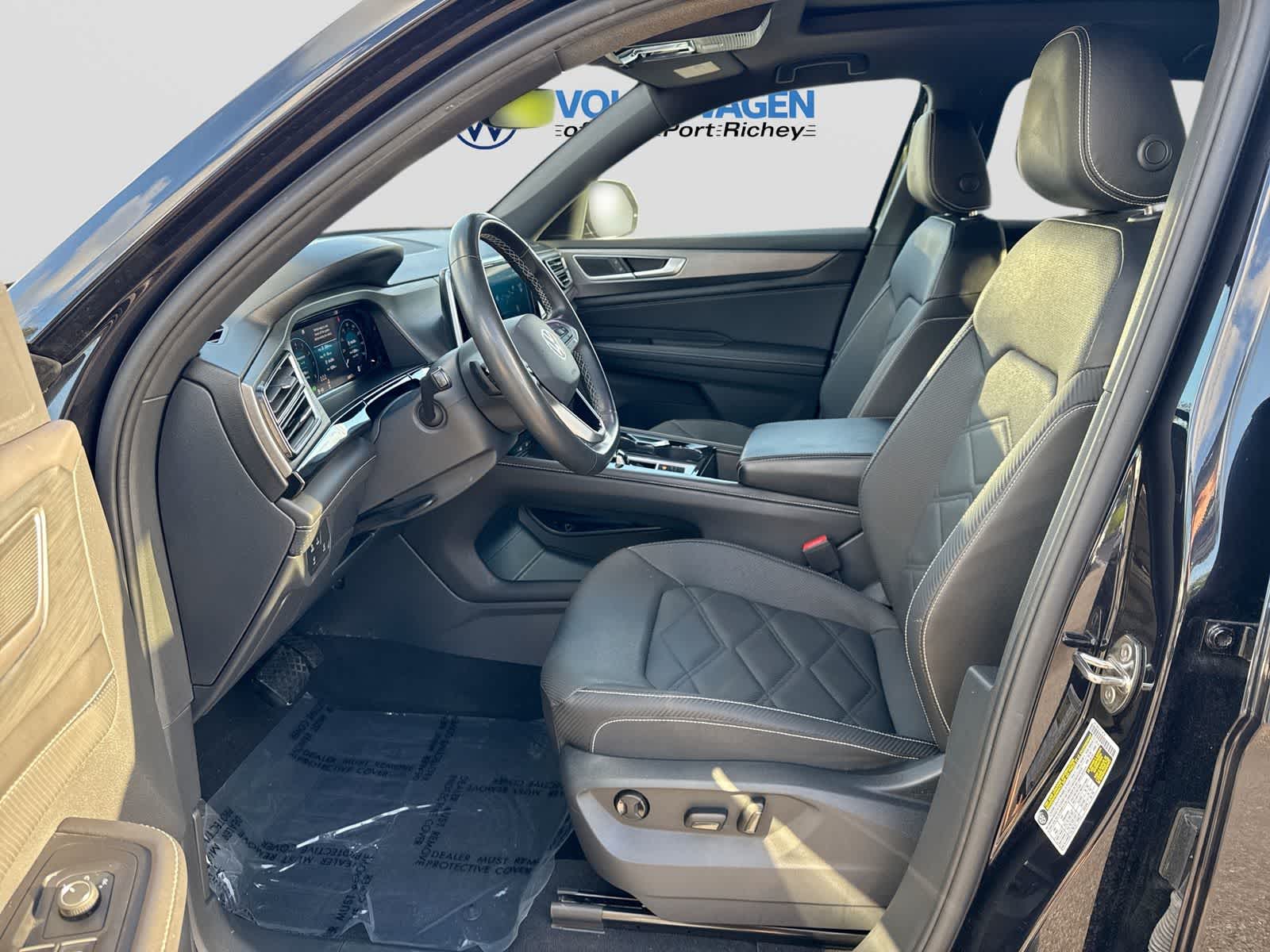 Volkswagen Atlas Cross Sport 2.0T SE con paquete Technology, 2025