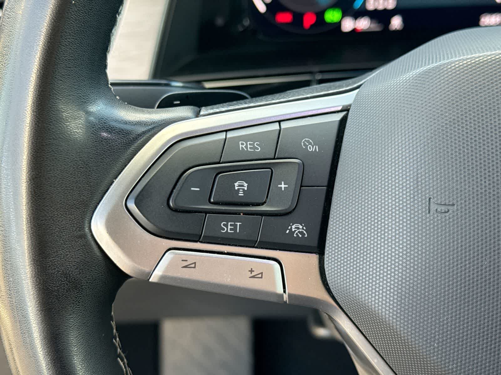 Volkswagen Atlas Cross Sport 2.0T SE con paquete Technology, 2025