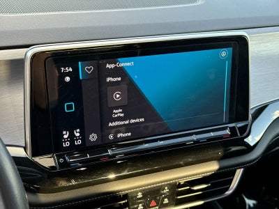 Volkswagen Atlas Cross Sport 2.0T SE con paquete Technology, 2025