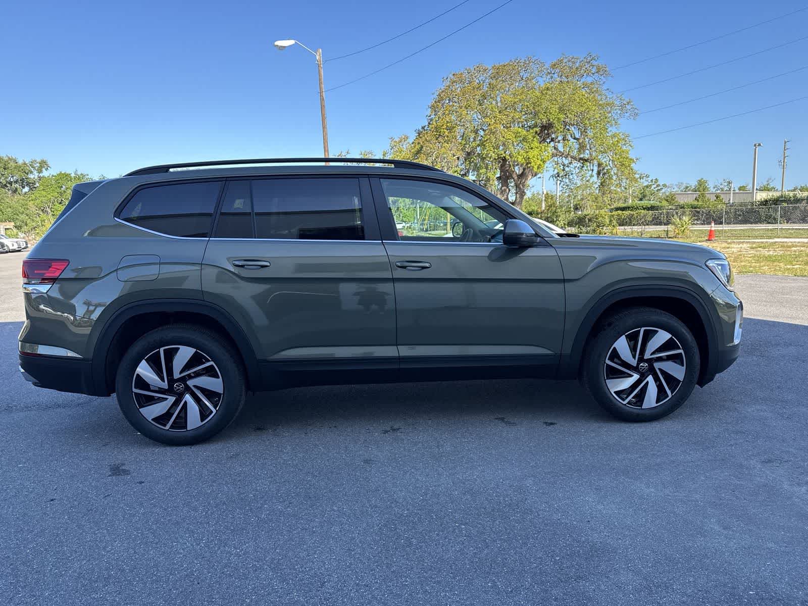Volkswagen Atlas 2.0T SE con tecnología 2026
