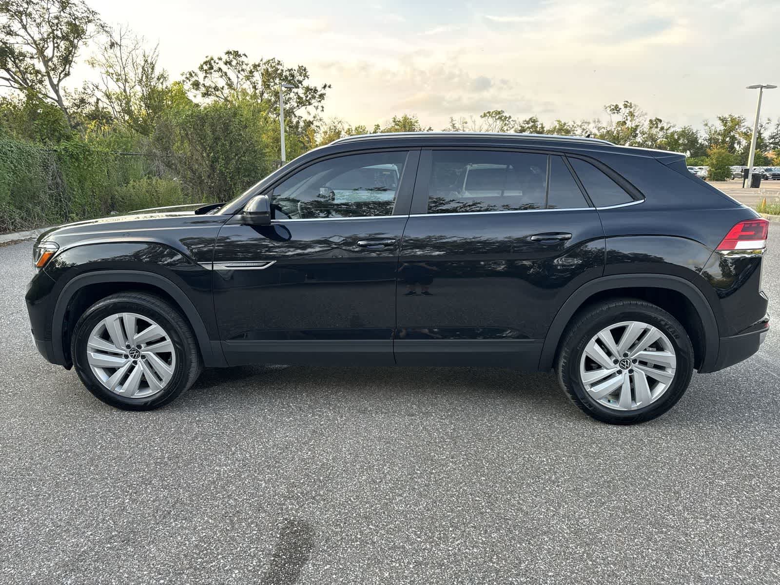 Volkswagen Atlas Cross Sport 2.0T SE con paquete Technology de 2023