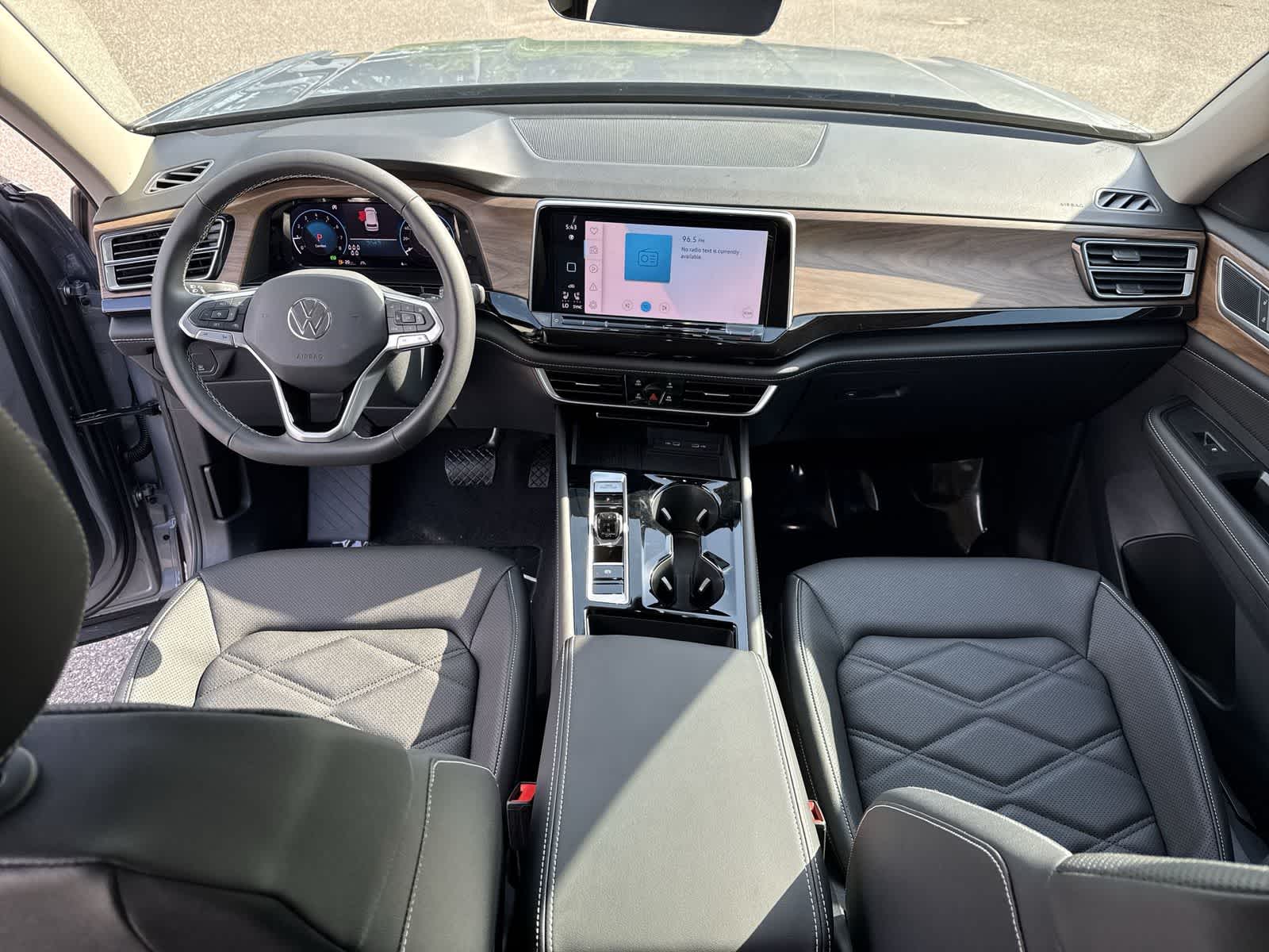 Volkswagen Atlas 2.0T SE con tecnología 2026