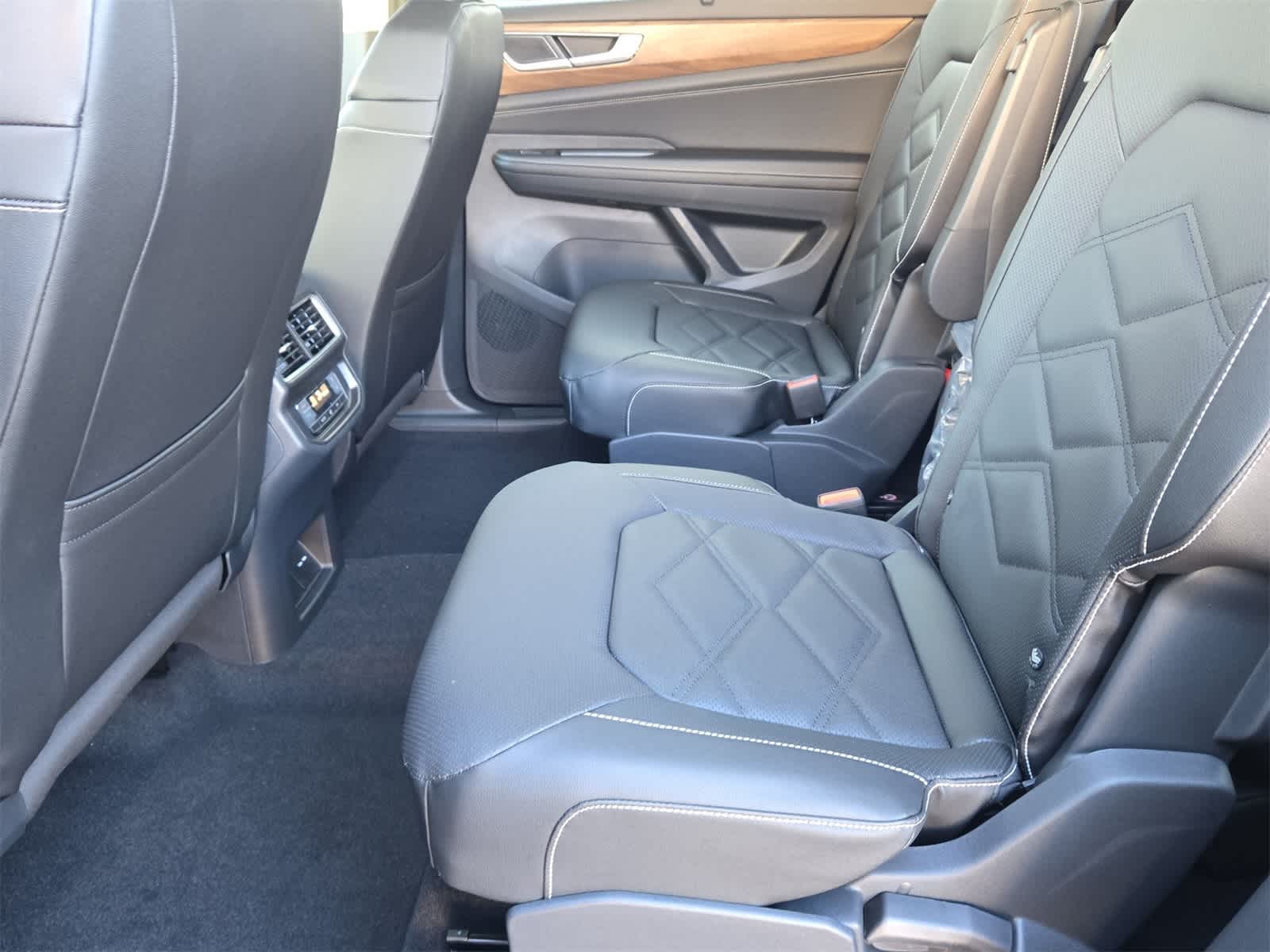 Volkswagen Atlas 2.0T SE con tecnología 2026