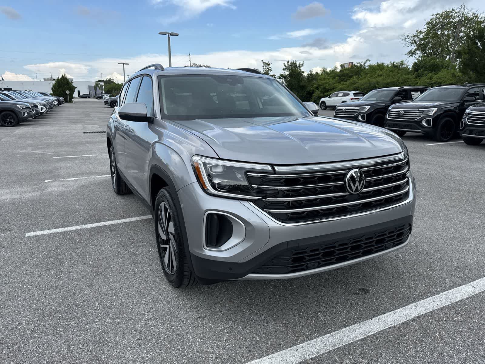 Volkswagen Atlas 2.0T SE con tecnología 2026