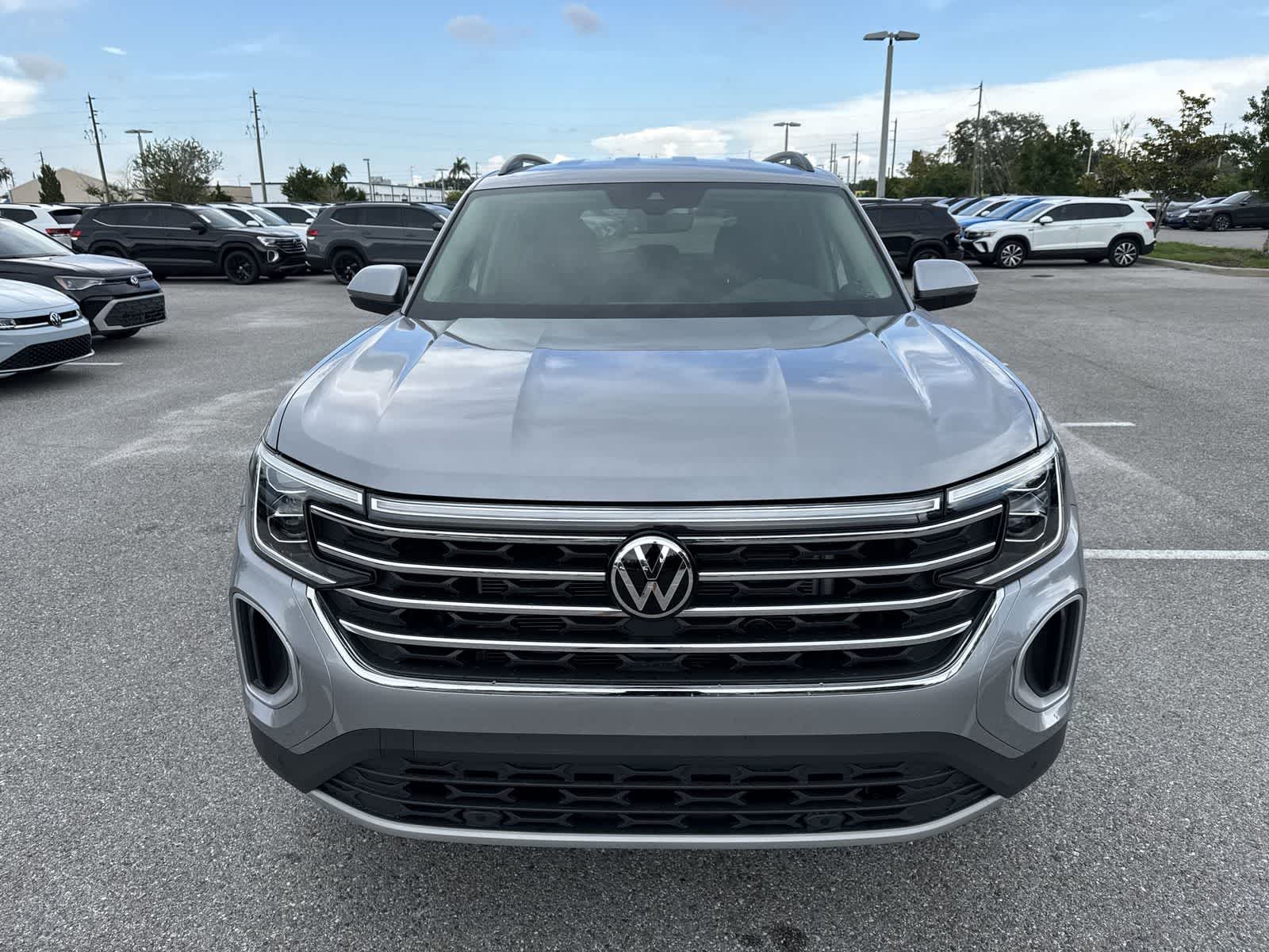 Volkswagen Atlas 2.0T SE con tecnología 2026