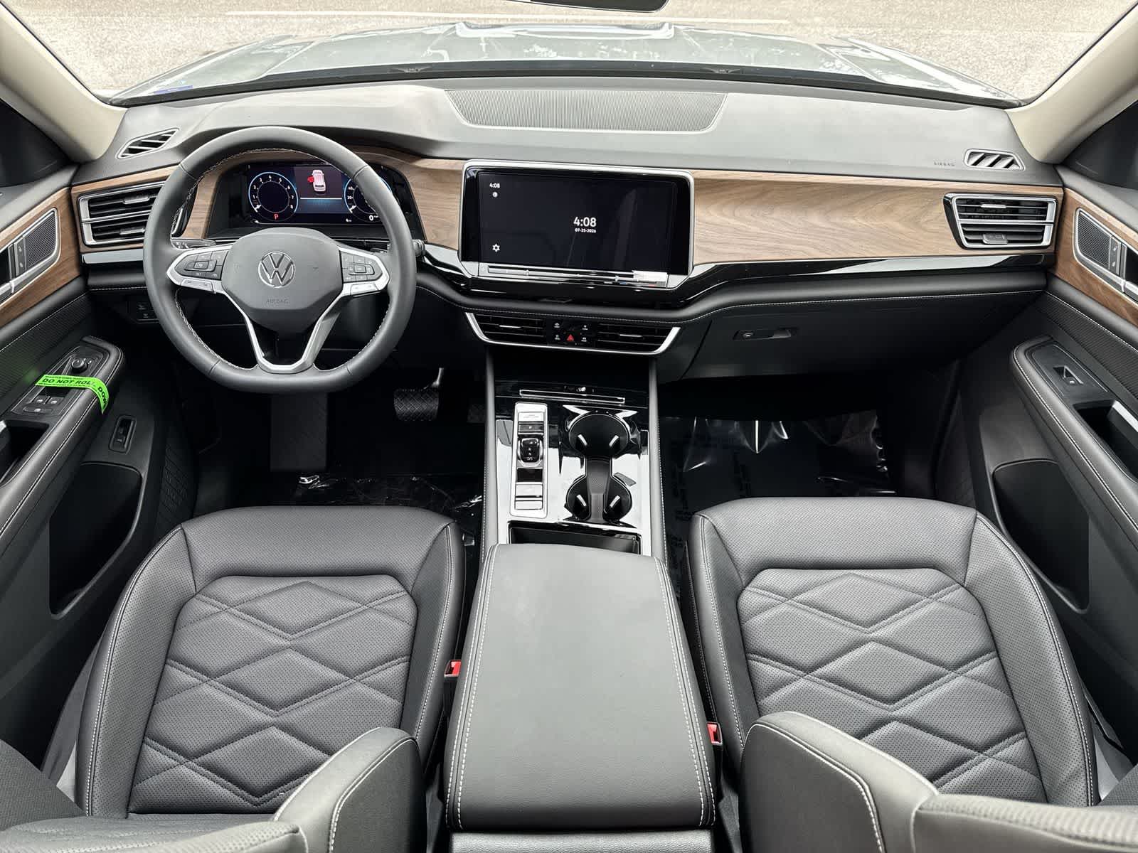 Volkswagen Atlas 2.0T SE con tecnología 2026